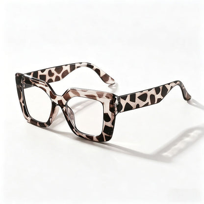 Minimalist and stylish square sunglasses